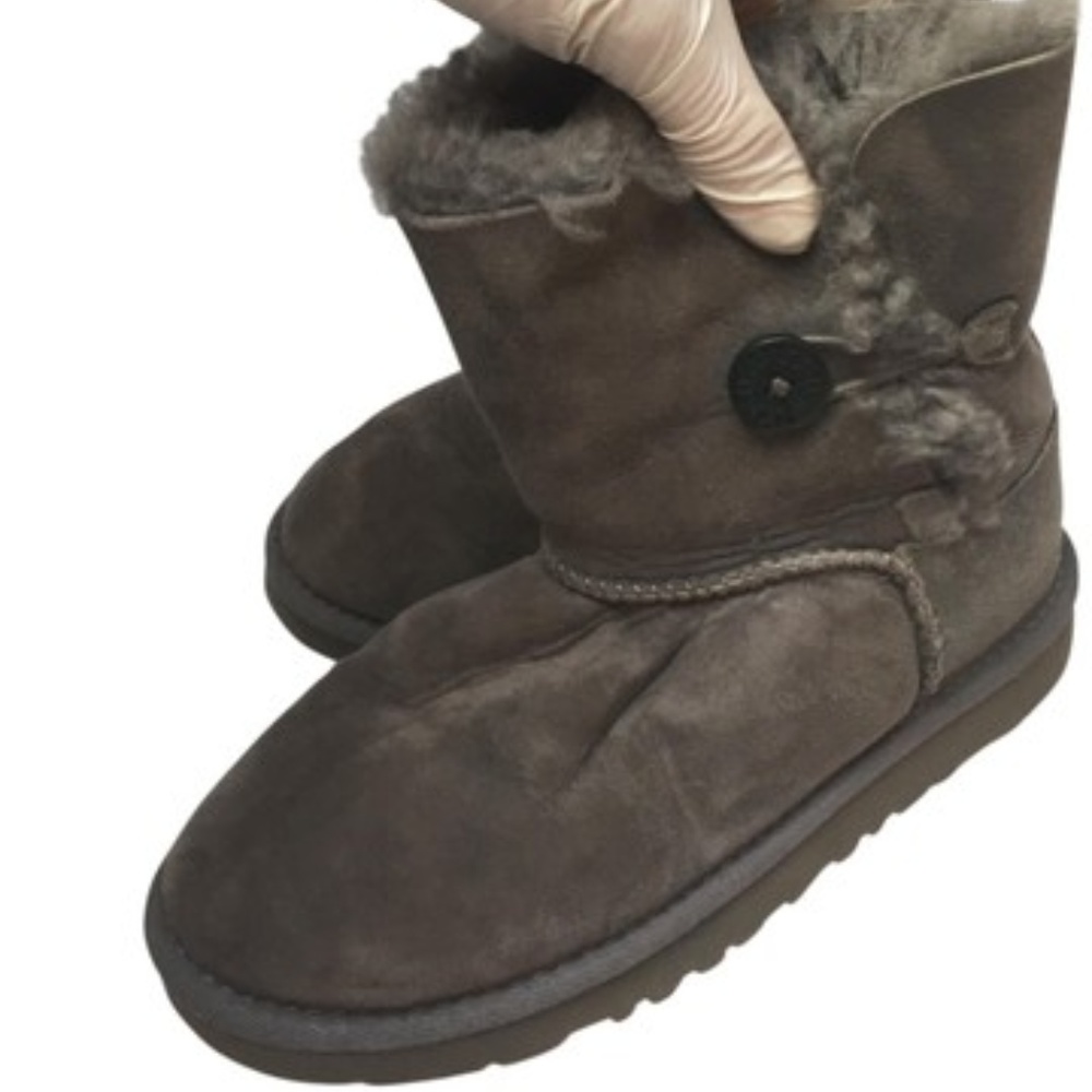 Short UGG Brown Boots Size: 4